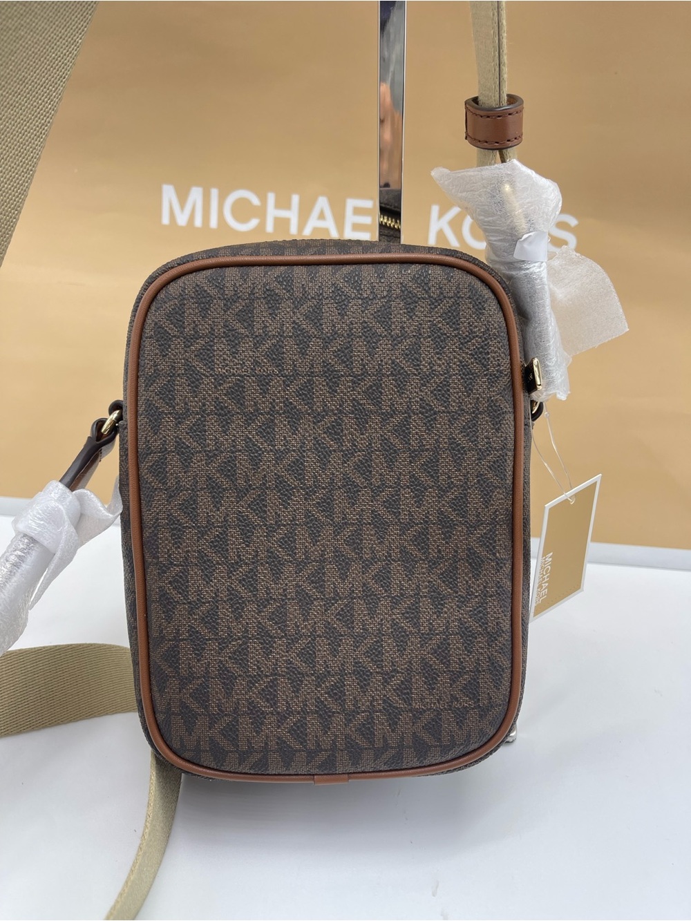 MICHAEL KORS Jet Set Md Flight NS Pocket Signature Logo Crossbody Bag
Brown 
NWT - Picture 4 of 16